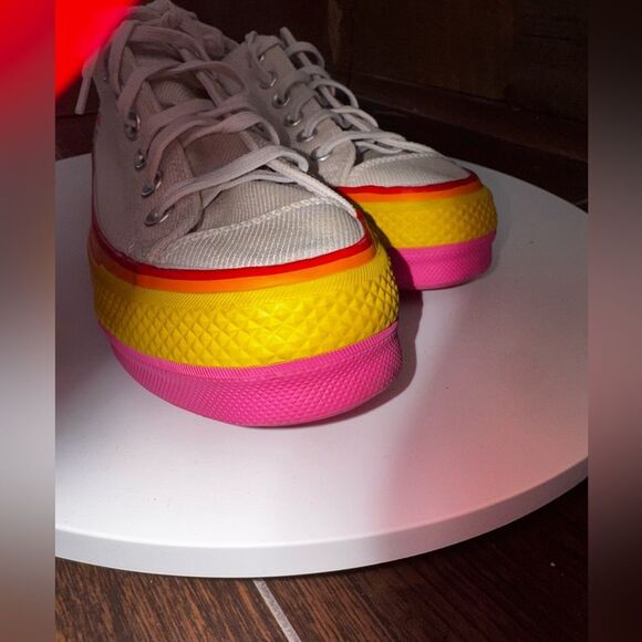 Converse All Star Rainbow Sole Low Tops 🎨
✨ - Picture 6 of 10